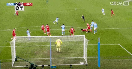 开云体育app下载入口-最后的机会！萨维尼奥混战中抢射被穆里略解围