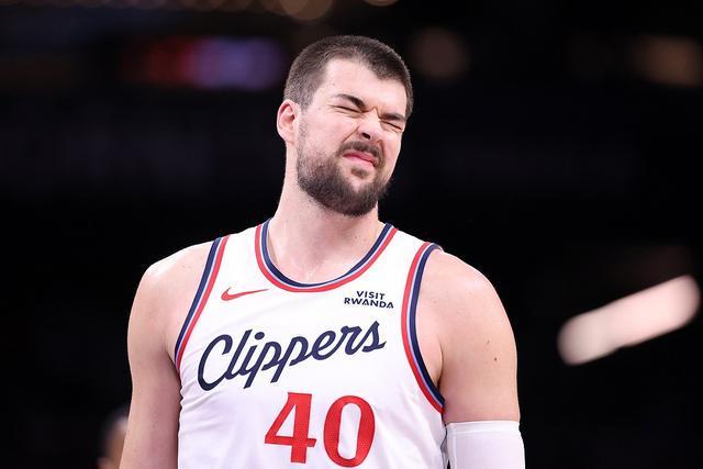 开云体育app入口-祖巴茨快船生涯数据：场均11.4分9.3板1盖帽；一次防守二阵